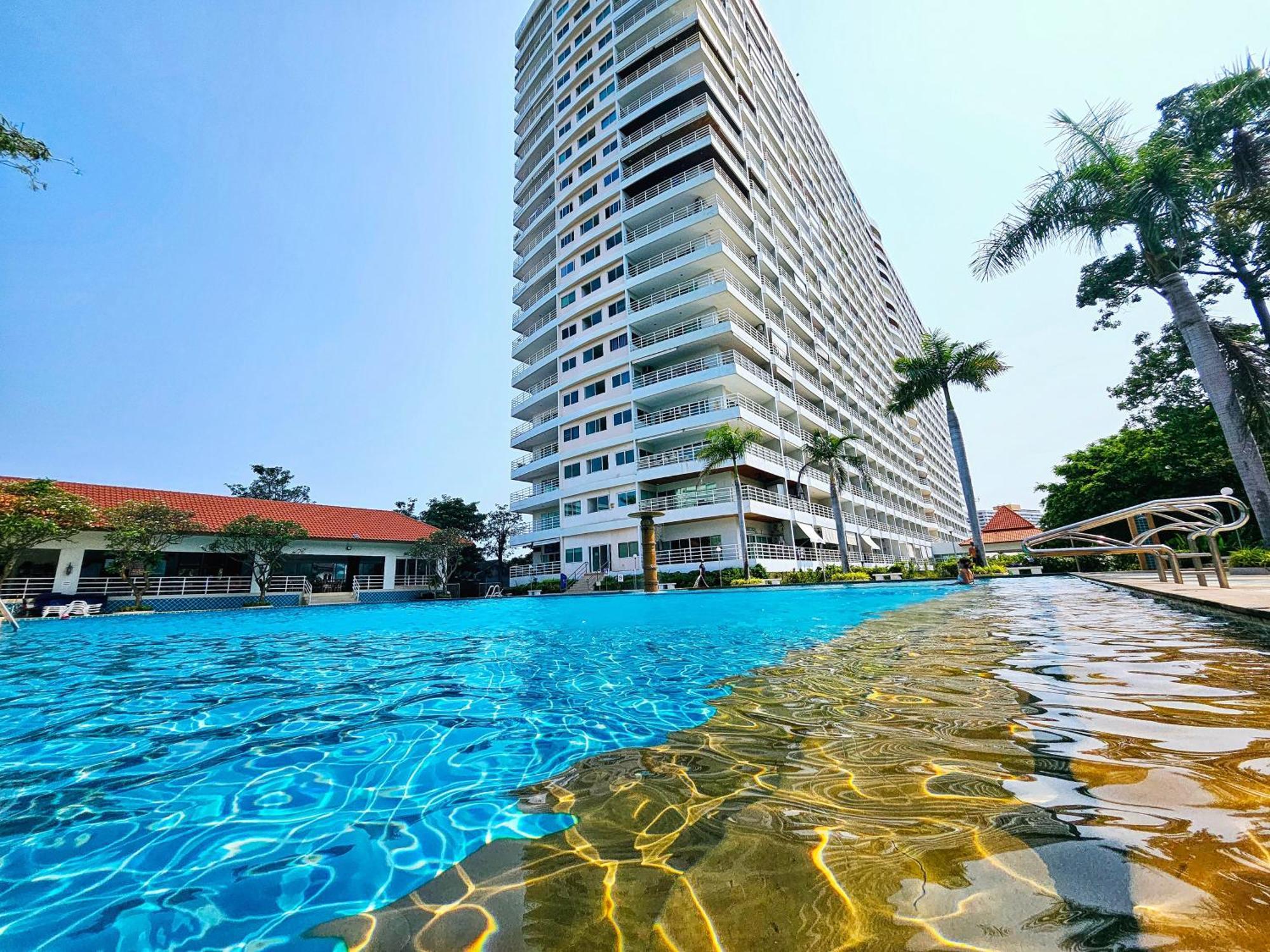 View Talay 5 Jomtien Beachfront Pattaya ภายนอก รูปภาพ