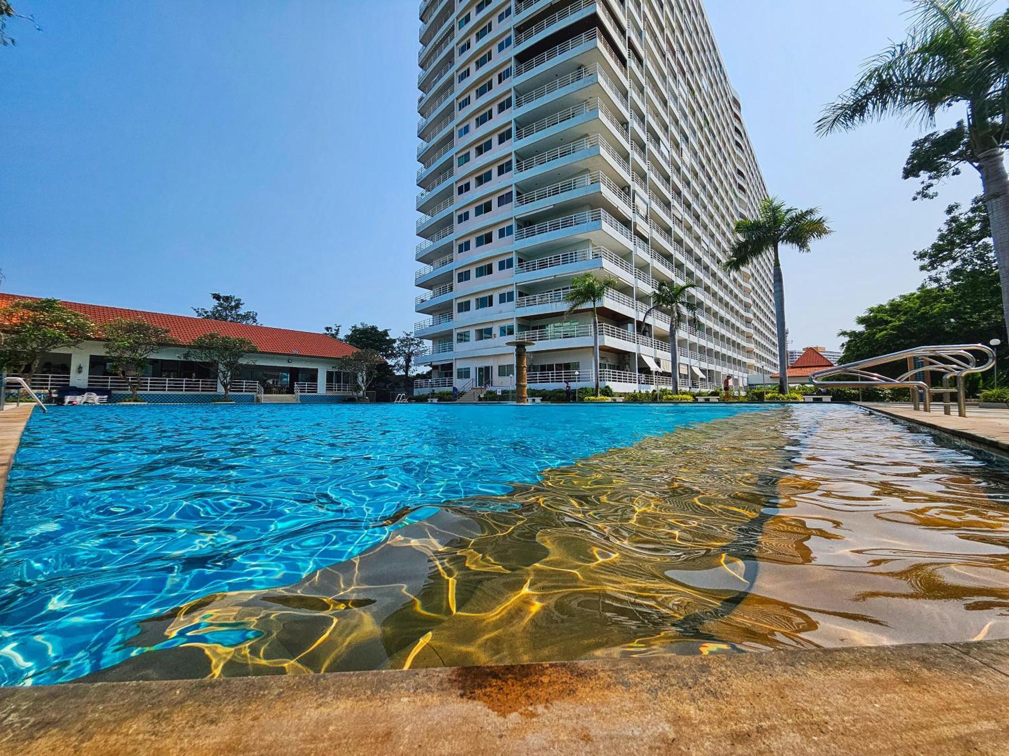 View Talay 5 Jomtien Beachfront Pattaya ภายนอก รูปภาพ