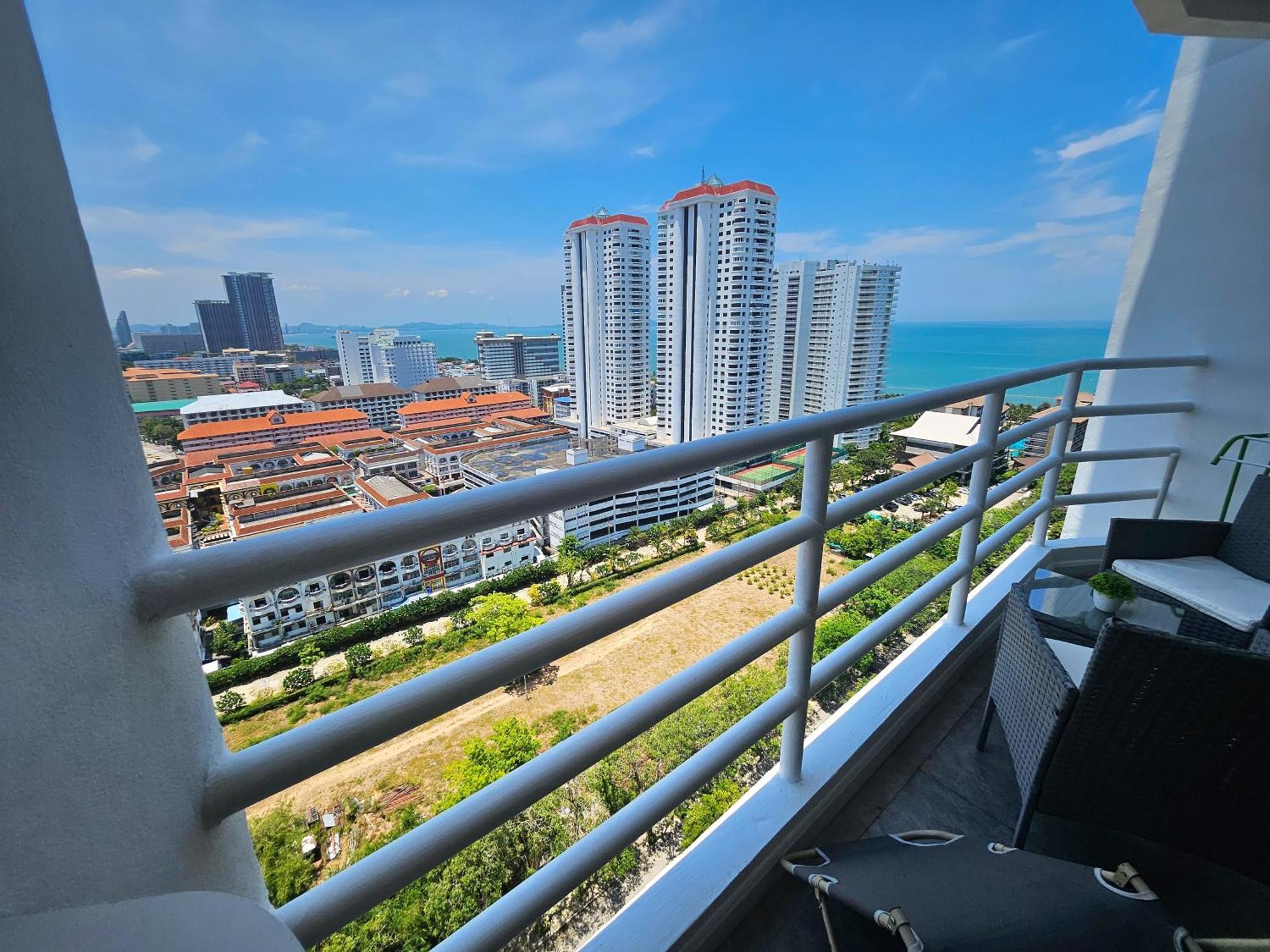 View Talay 5 Jomtien Beachfront Pattaya ภายนอก รูปภาพ